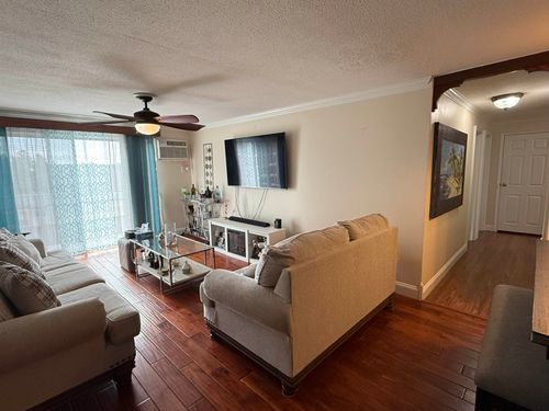 20-5 Silvestri Cir, Derry, NH, 03038-1339 | Card Image