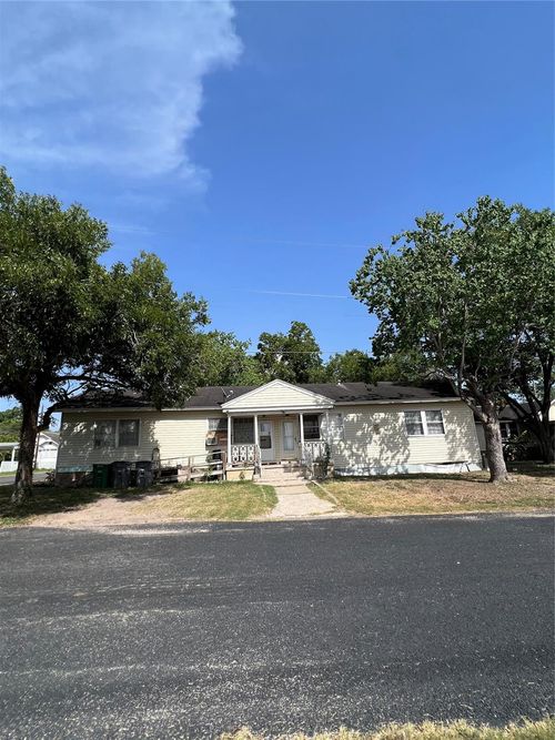 102 S Victoria St, Victoria, TX, 77901-7902 | Card Image