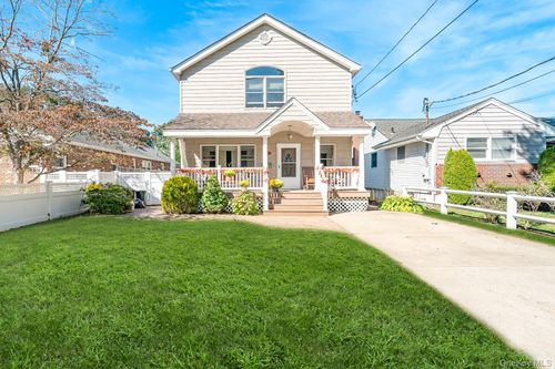 3615 Franklin St, Wantagh, NY, 11793-3501 | Card Image