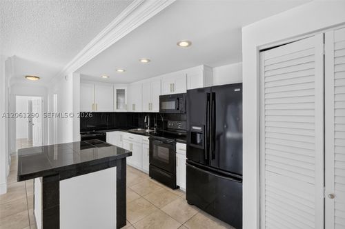 1h-4544 Nw 79th Ave, Doral, FL, 33166-6325 | Card Image