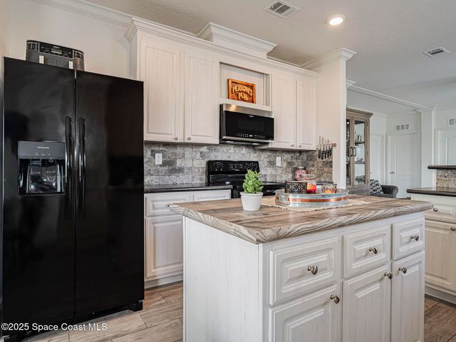 623 Hyacinth Cir, House other with 3 bedrooms, 2 bathrooms and null parking in Barefoot Bay FL | Image 22