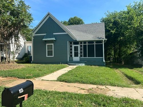 925 W Nelson St, Denison, TX, 75020-4311 | Card Image