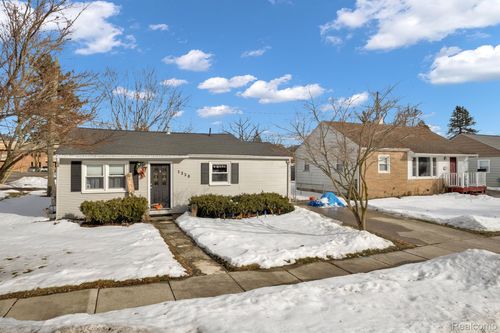 1230 Jefferson St, Lapeer, MI, 48446-1318 | Card Image