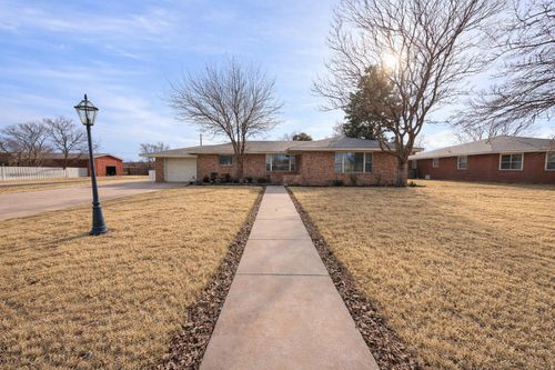 501 W 1st St, Hale Center, TX, 79041-1404 | Card Image