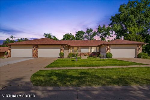 1585 Matterhorn Dr Ne, Cedar Rapids, IA, 52402-3354 | Card Image