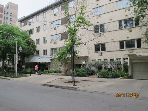 409-426 W Barry Ave, Chicago, IL, 60657-5534 | Card Image