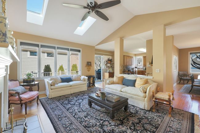 221 Course Dr, House other with 3 bedrooms, 3 bathrooms and 2 parking in Lake In The Hills IL | Image 10
