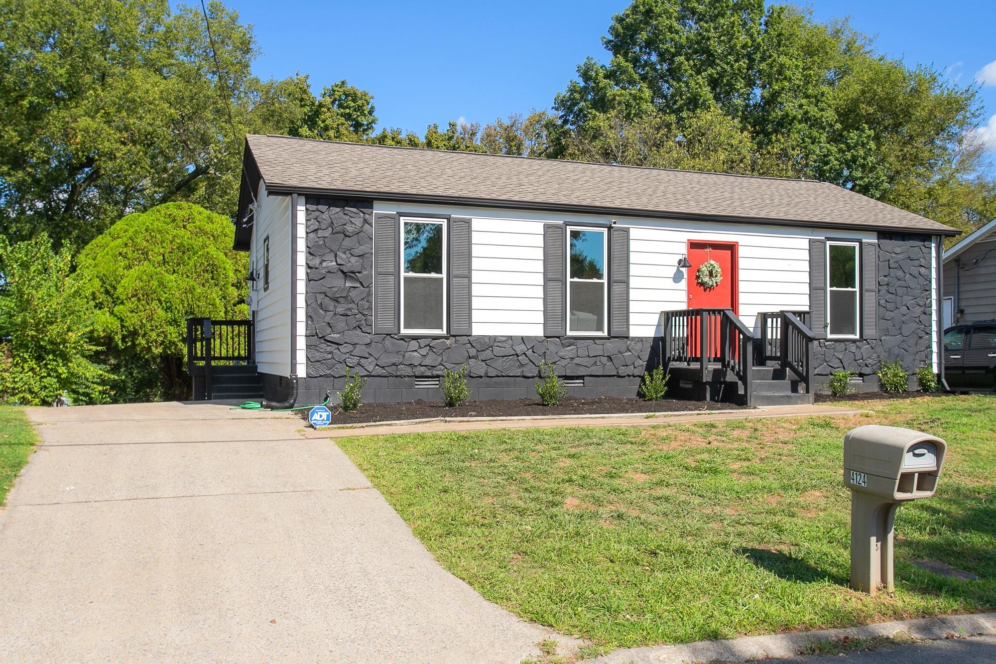 Eastview Dr, Nashville, TN 37211