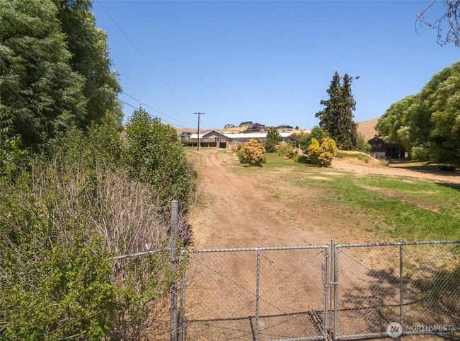3613 Mcmullan Rd, Home with 3 bedrooms, 3 bathrooms and 6 parking in Wenatchee WA | Image 40