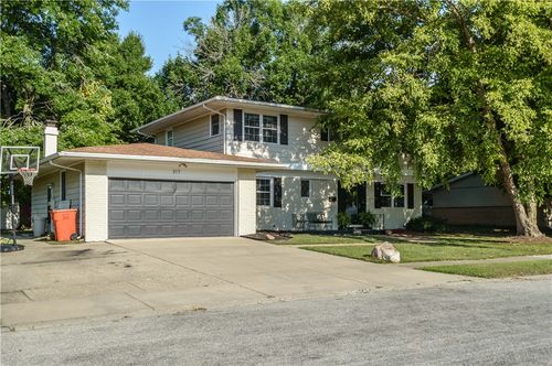 317 Hickory Lane, Mattoon, IL, 61938 | Card Image