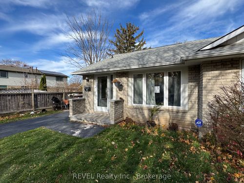 95 Hill Park Lane, Saint Catharines, ON, L2N7C8 | Card Image