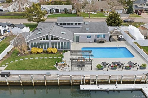 21 Shore Dr W, Copiague, NY, 11726-5300 | Card Image