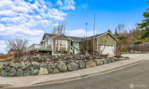 6811 54th Pl Ne, Marysville, WA, 98270-8924 | Card Image