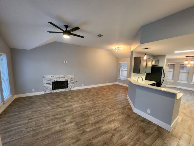 201 Quail Cir, House other with 3 bedrooms, 2 bathrooms and 4 parking in Hutto TX | Image 5