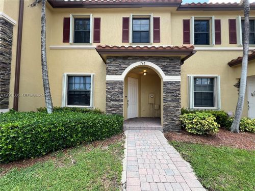 748-748 Se 32nd Ave, Homestead, FL, 33033-7248 | Card Image