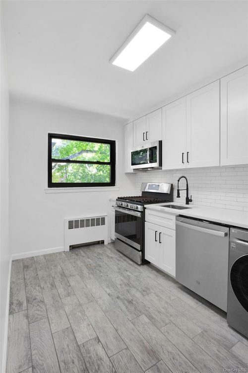 fl-1st-74 220th St, Oakland Gardens, NY, 11364-3039 | Card Image
