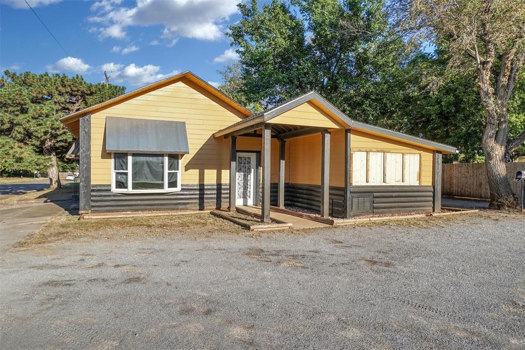 Court Ave, Clinton, OK 73601