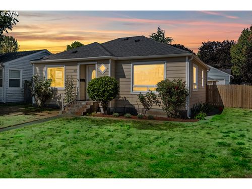 835 20th Ave, Longview, WA, 98632-2216 | Card Image