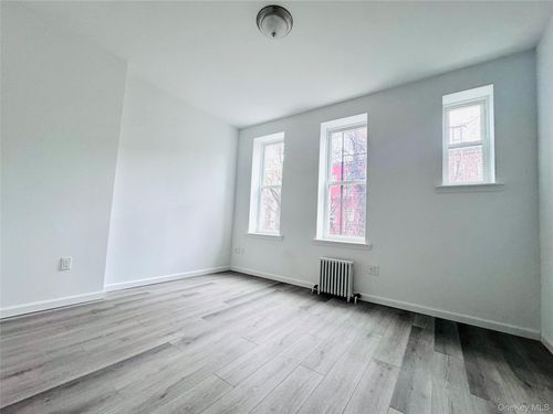 1l-1688 Gates Ave, Ridgewood, NY, 11385-2746 | Card Image