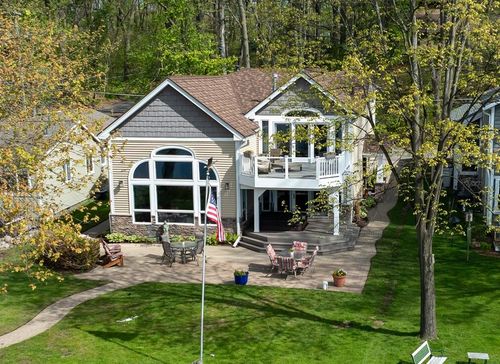 5256 Edgelake Drive, Hamburg Township, MI, 48169 | Card Image
