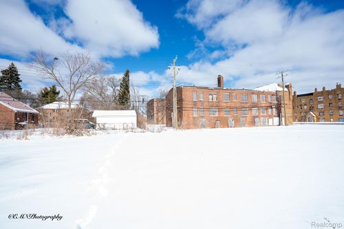 13515 Greiner St, Detroit, MI, 48205-2703 | Card Image