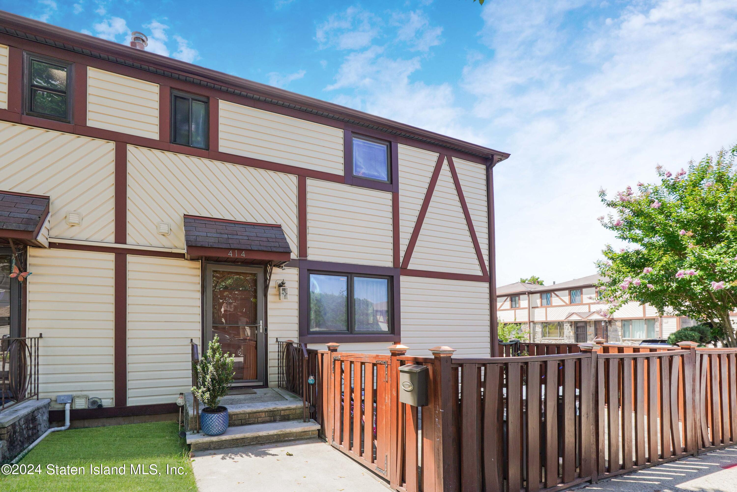 Hawthorne Ave, Staten Island, NY 10314