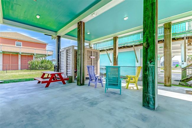 978 Seadrift Dr, House other with 3 bedrooms, 2 bathrooms and null parking in Crystal Beach TX | Image 5