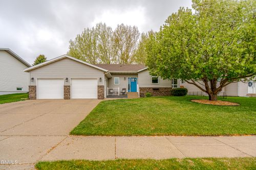2701 9th Avenue Nw, Mandan, ND, 58554 | Card Image