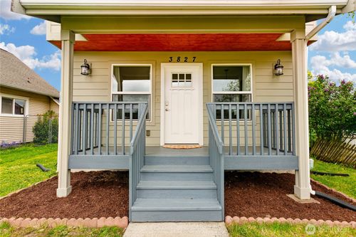 3827 S Cushman Ave, Tacoma, WA, 98418-1747 | Card Image