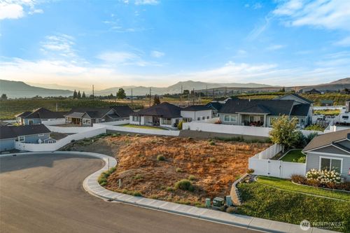 2571 Paisley St Se, East Wenatchee, WA, 98802-6501 | Card Image