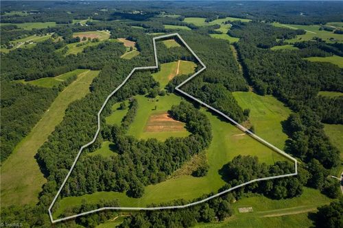 1135 Daisy Creek Farm Rd, Westfield, NC, 27053-8205 | Card Image