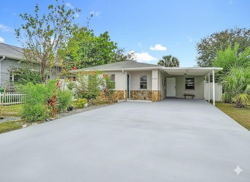 2520 W Saint John St, TAMPA, FL, 33607-2940 | Card Image