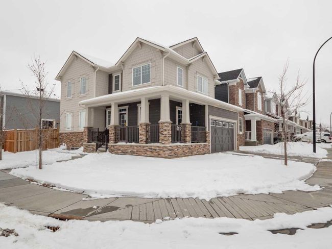 12 Yorkstone Heath Sw, Home with 4 bedrooms, 2 bathrooms and 4 parking in Calgary AB | Image 3