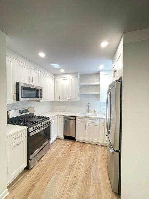 1w-8326 Christiana Ave, Skokie, IL, 60076-2943 | Card Image