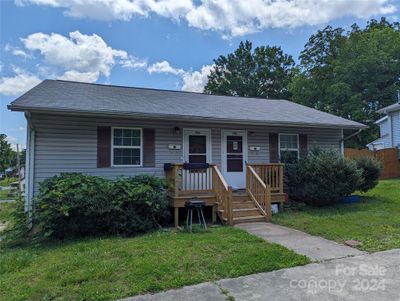 506 S Oak Street, Home with 2 bedrooms, 2 bathrooms and null parking in Gastonia NC | Image 1