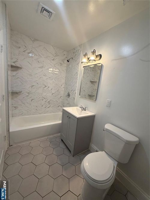 231 Market St, Paterson, NJ, 07505-1507 | Card Image