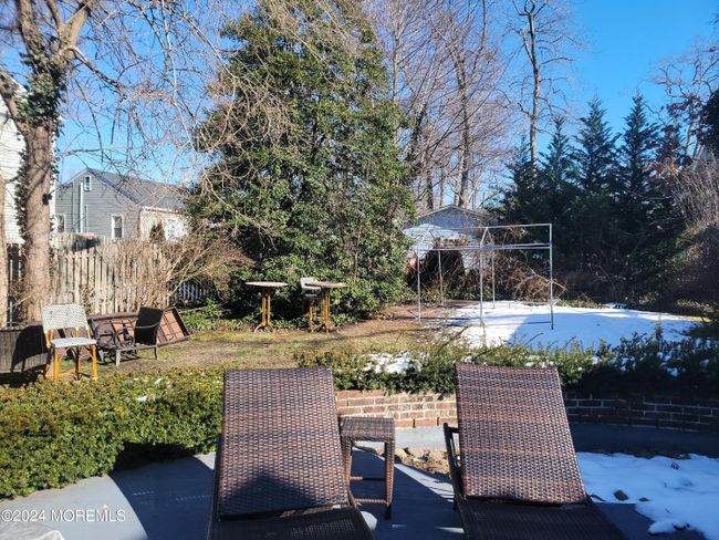 LARGE PRIVATE YARD | Image 35