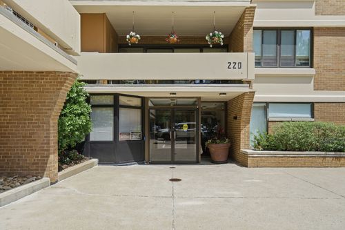 606-220 N Dithridge St, Oakland, PA, 15213-1422 | Card Image