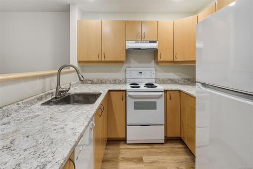 213-9882 Fifth St, Sidney, BC, V8L2X3 | Card Image