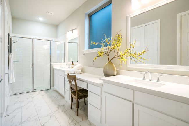 Large primary bath with ample counter space | Image 22