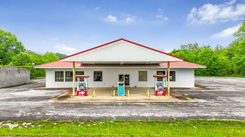 313 N Main St, Lobelville, TN, 37097-3303 | Card Image