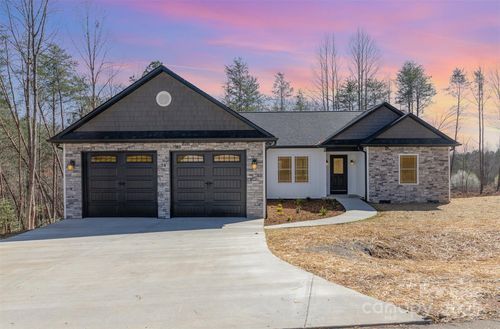 24 Eastwinds Dr, Hickory, NC, 28601-8548 | Card Image