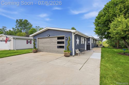 865 Beach Buggy Ln, Linden, MI, 48451-9692 | Card Image