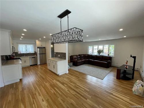 2-15331 80th St, Howard Beach, NY, 11414-1875 | Card Image