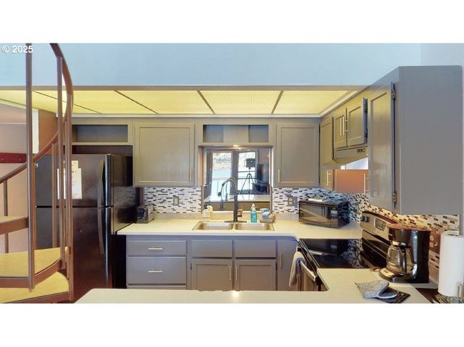 Kitchen | Image 18