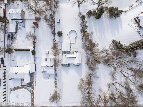 8202 Hyne Rd, Brighton, MI, 48114-8923 | Card Image