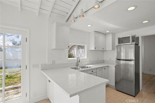 b-286 E 19th Street, Costa Mesa, CA, 92627 | Card Image