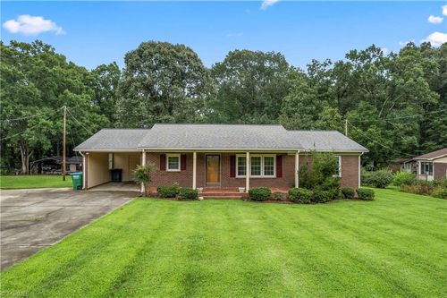 320 Forest Park Dr, Denton, NC, 27239-8018 | Card Image