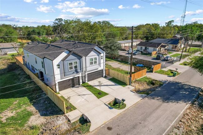 9023 Comal St, House other with 3 bedrooms, 3 bathrooms and 1 parking in Houston TX | Image 31