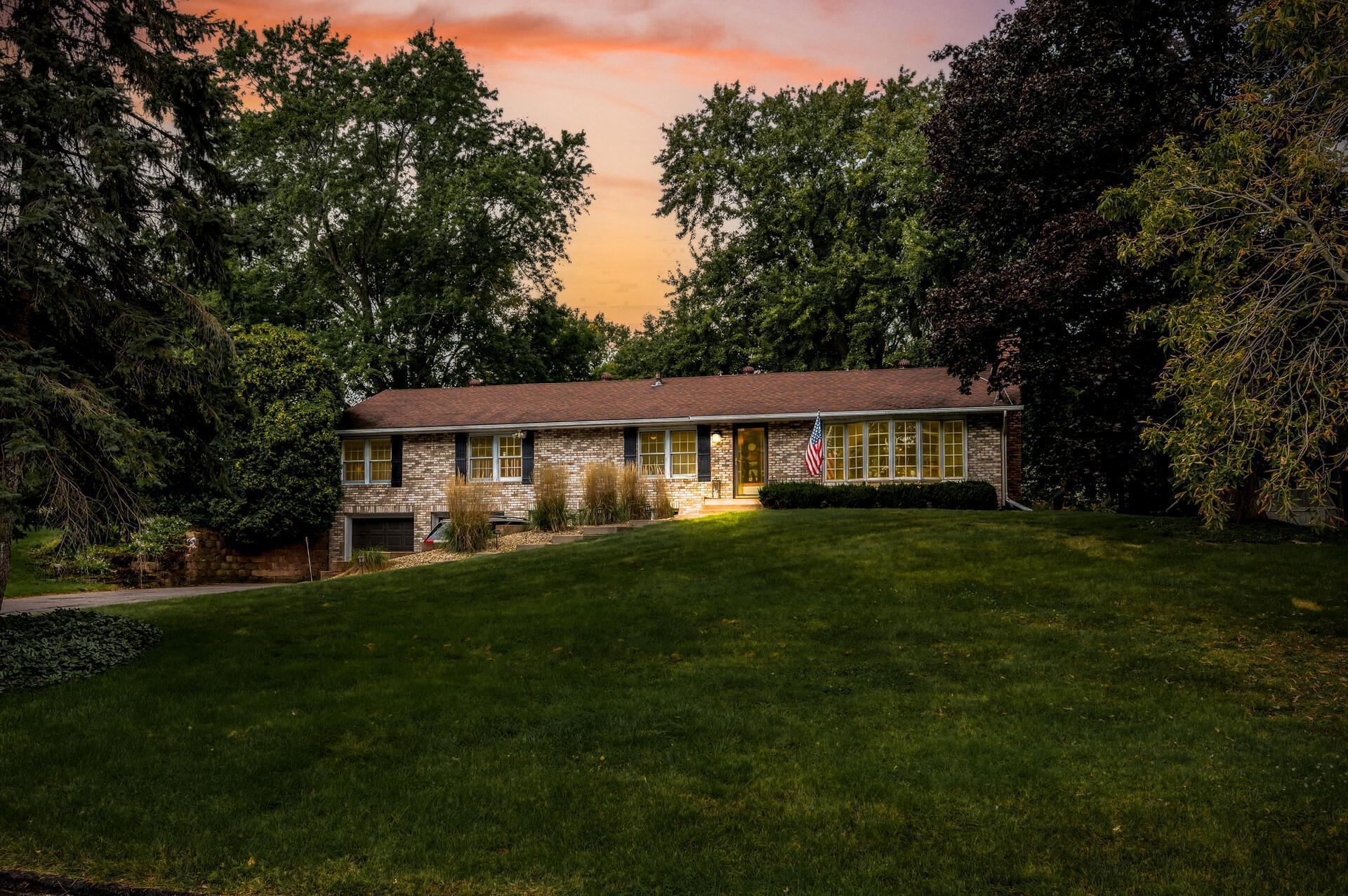 Frear Dr, Hopkins, MN 55305